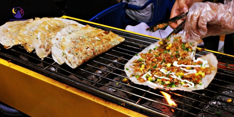 Bánh tráng nướng Đà Lạt chợ đêm