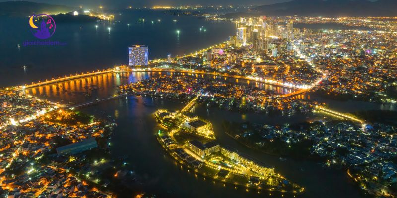 Cảnh Nha Trang Về Đêm Yên Bình