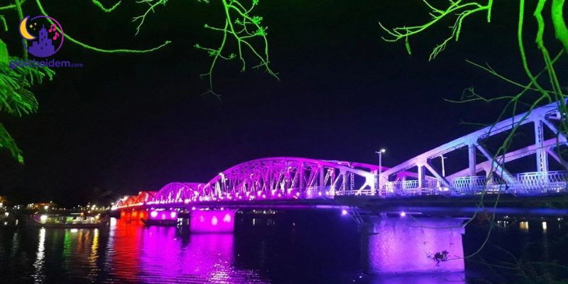 Vẻ Đẹp Của Cầu Trường Tiền Về Đêm