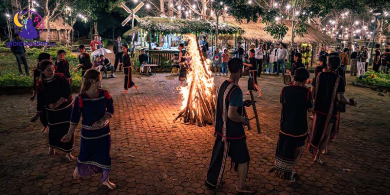 Hoạt động thú vị tại chợ đêm Kon Tum