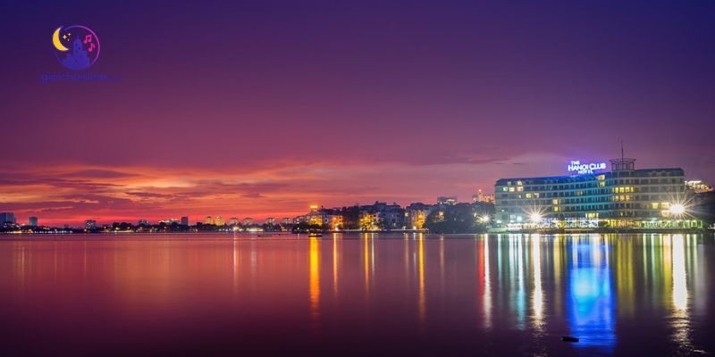 Hồ Tây Về Đêm